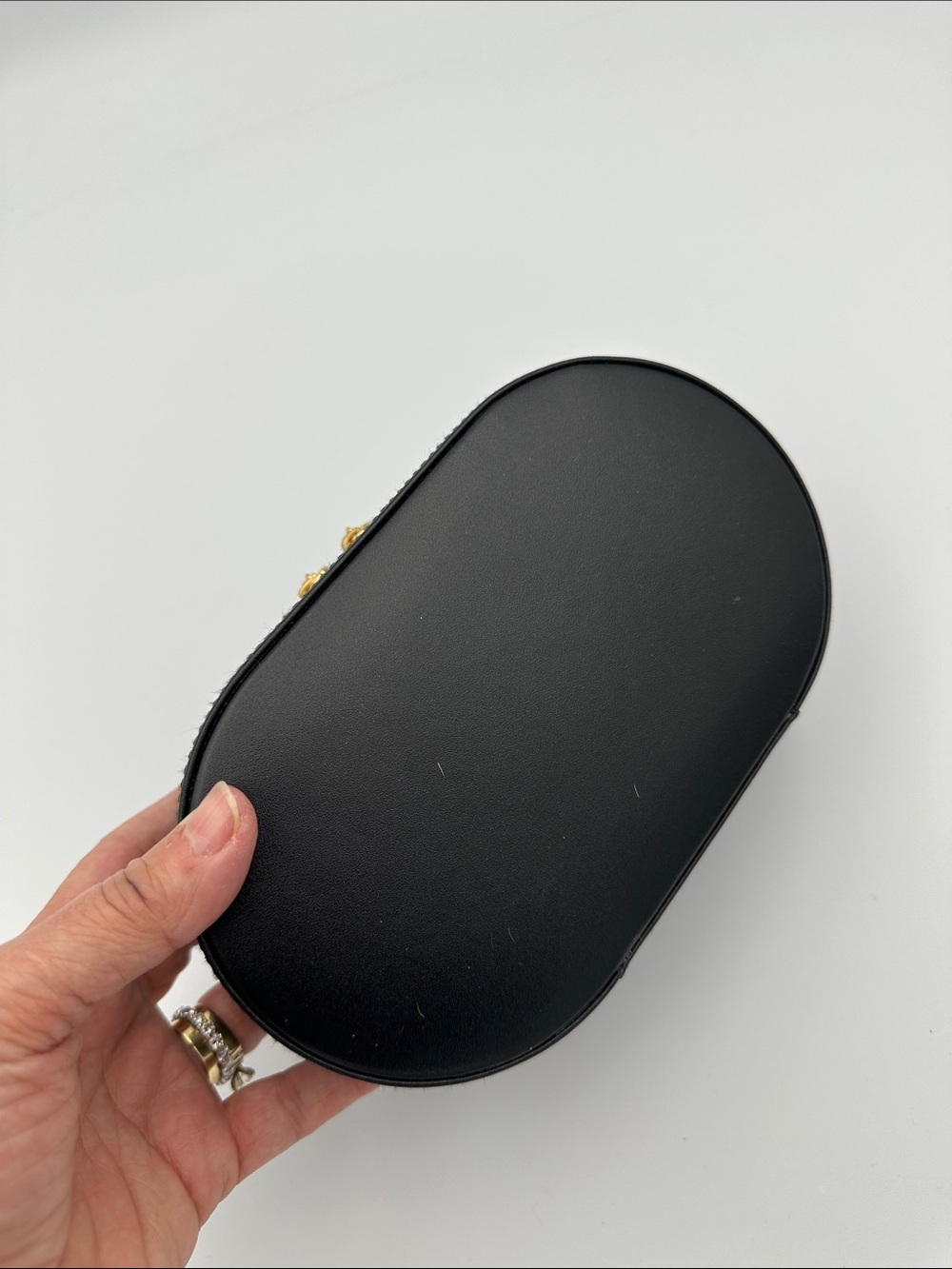 Wolf Heritage oval zip jewelry travel case - Picture 9 of 13